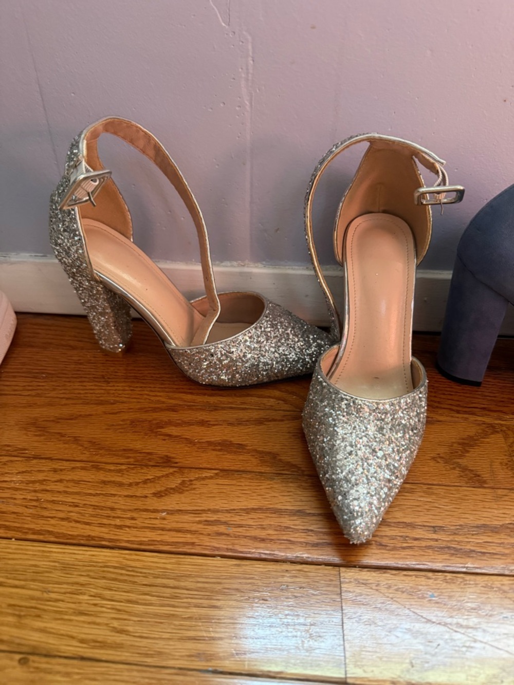 Women’s Silver Glitter Pointed-Toe Block Heel Pumps